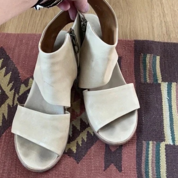 P. Monjo Selina Beige Sandals. Made in Spain. Size 38 - Picture 9 of 9